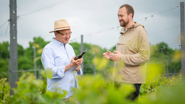 Владельцы бренда Nikolaev & Sons - Михаил Иванович Николаев (слева), Михаил Михайлович Николаев (справа) Владельцы бренда Nikolaev & Sons - Михаил Иванович Николаев (слева), Михаил Михайлович Николаев (справа)